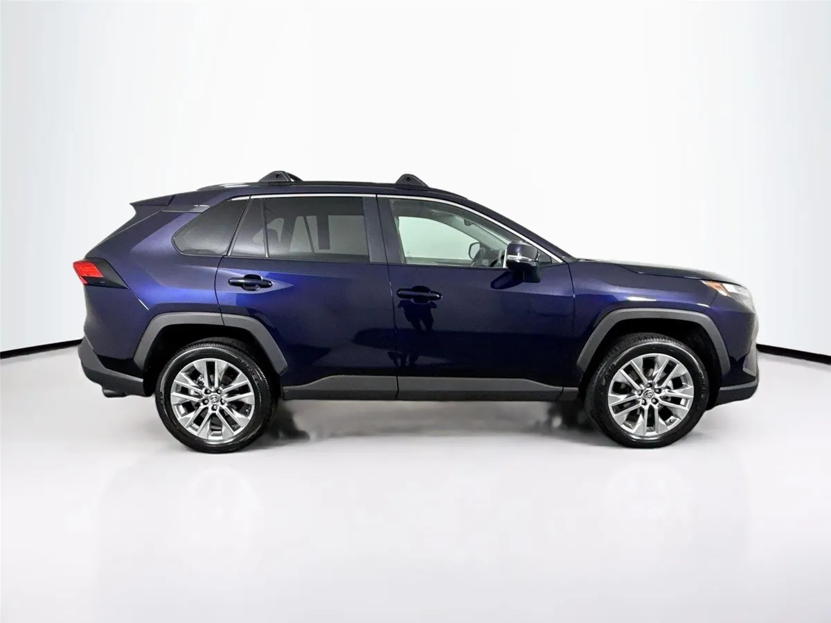 2025 Toyota RAV4 XLE Premium thumbnail 10