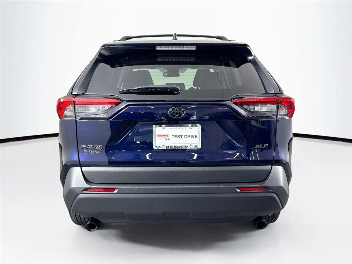 2025 Toyota RAV4 XLE Premium thumbnail 11