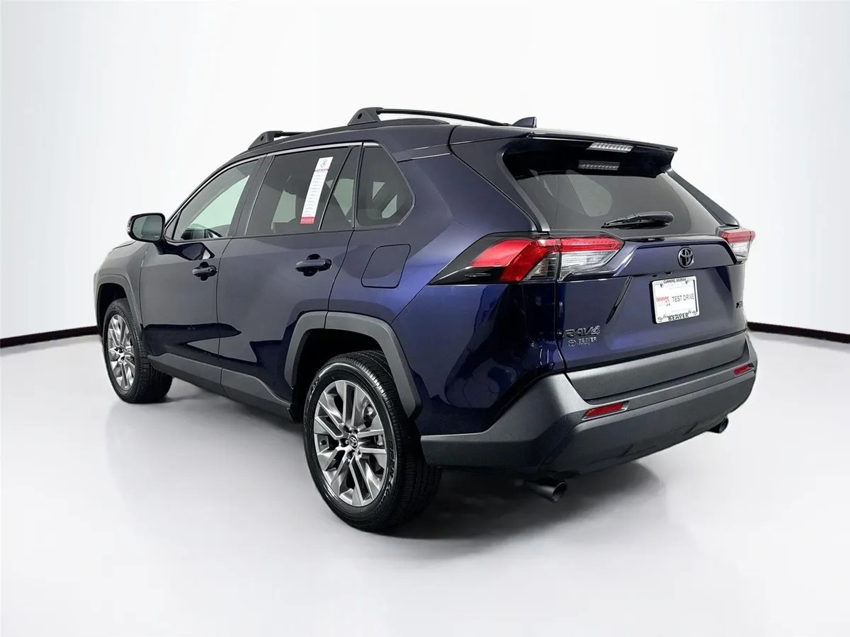 2025 Toyota RAV4 XLE Premium thumbnail 12