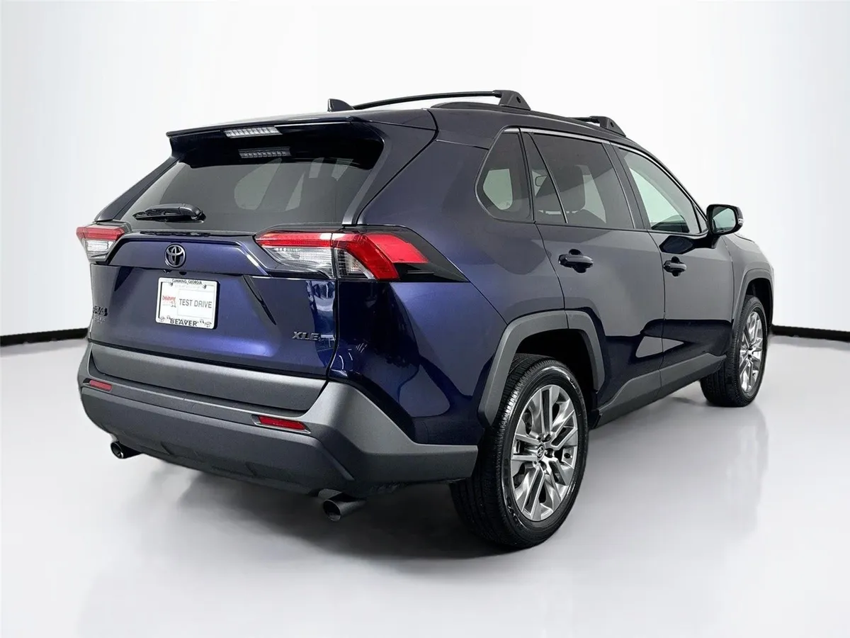 2025 Toyota RAV4 XLE Premium thumbnail 2
