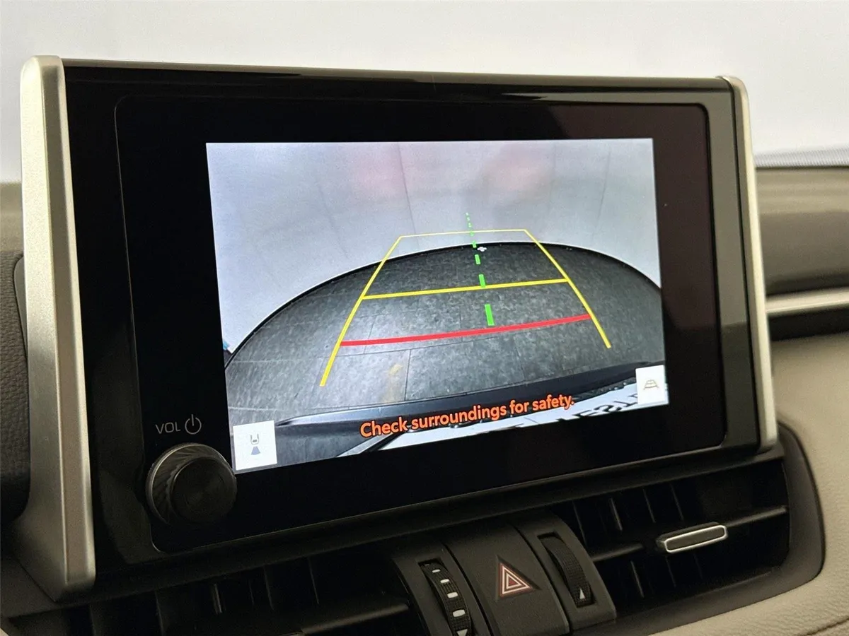 2025 Toyota RAV4 XLE Premium thumbnail 24
