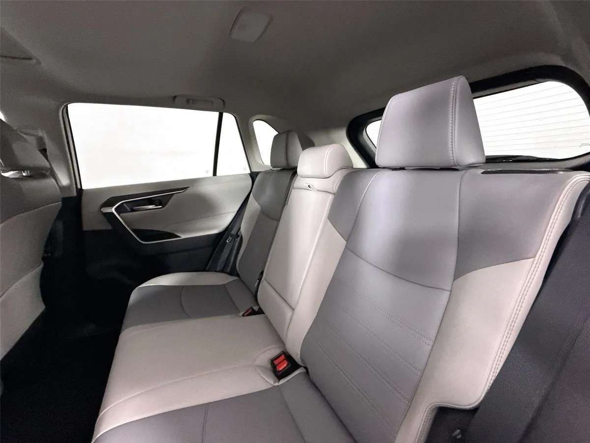 2025 Toyota RAV4 XLE Premium thumbnail 29