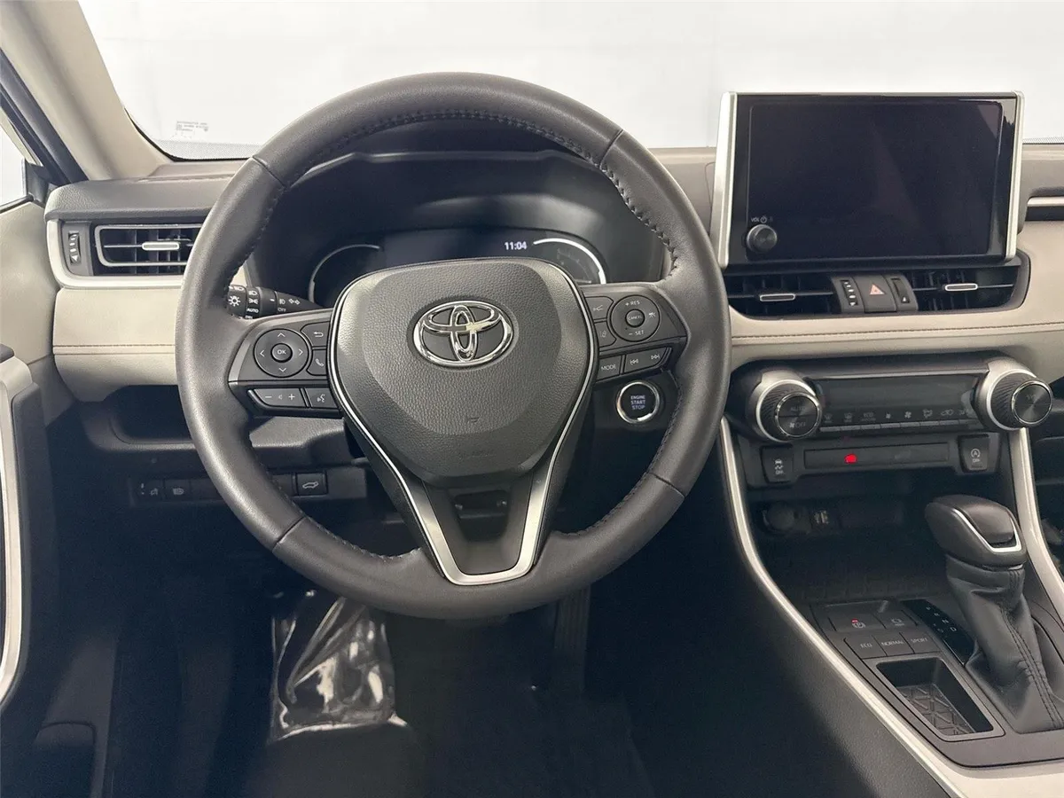 2025 Toyota RAV4 XLE Premium thumbnail 30
