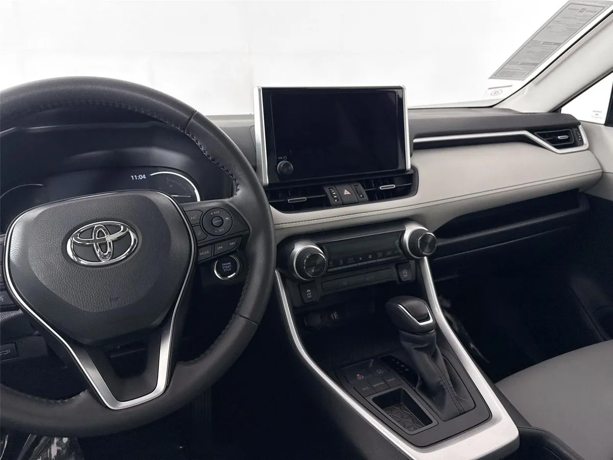 2025 Toyota RAV4 XLE Premium thumbnail 31