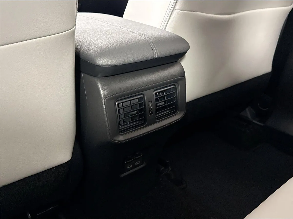 2025 Toyota RAV4 XLE Premium thumbnail 34