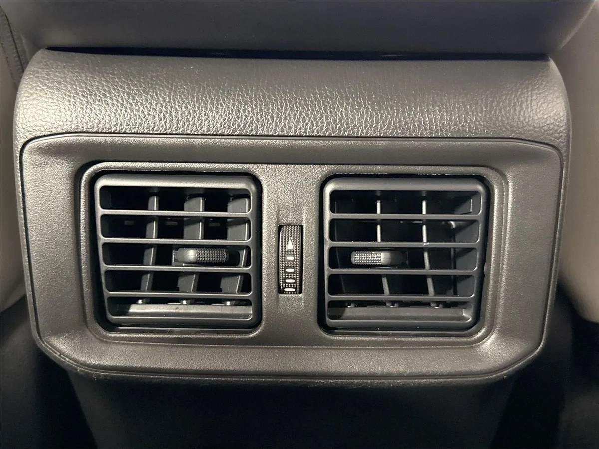 2025 Toyota RAV4 XLE Premium thumbnail 35