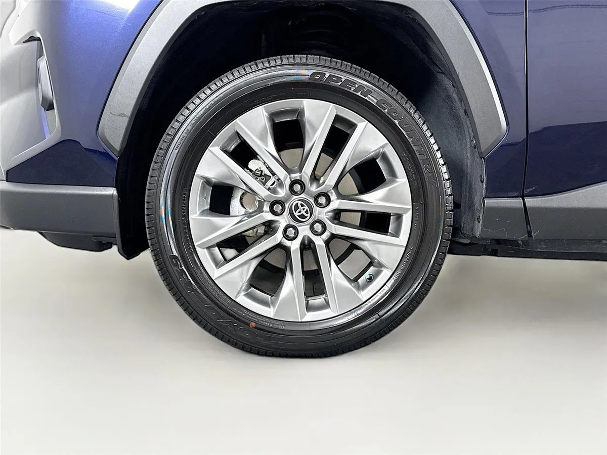 2025 Toyota RAV4 XLE Premium thumbnail 45