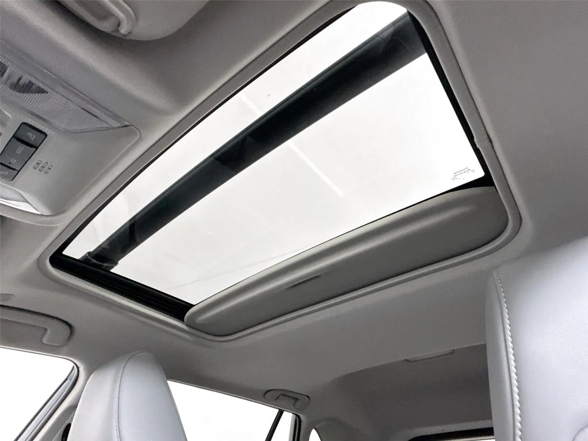 2025 Toyota RAV4 XLE Premium thumbnail 6