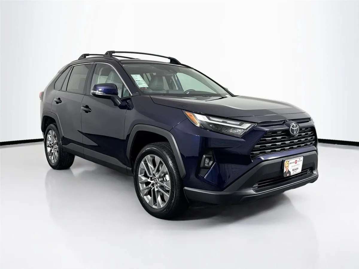 2025 Toyota RAV4 XLE Premium thumbnail 9