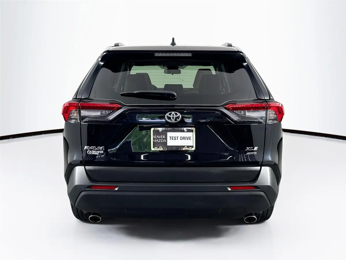 2025 Toyota RAV4 XLE Premium thumbnail 11