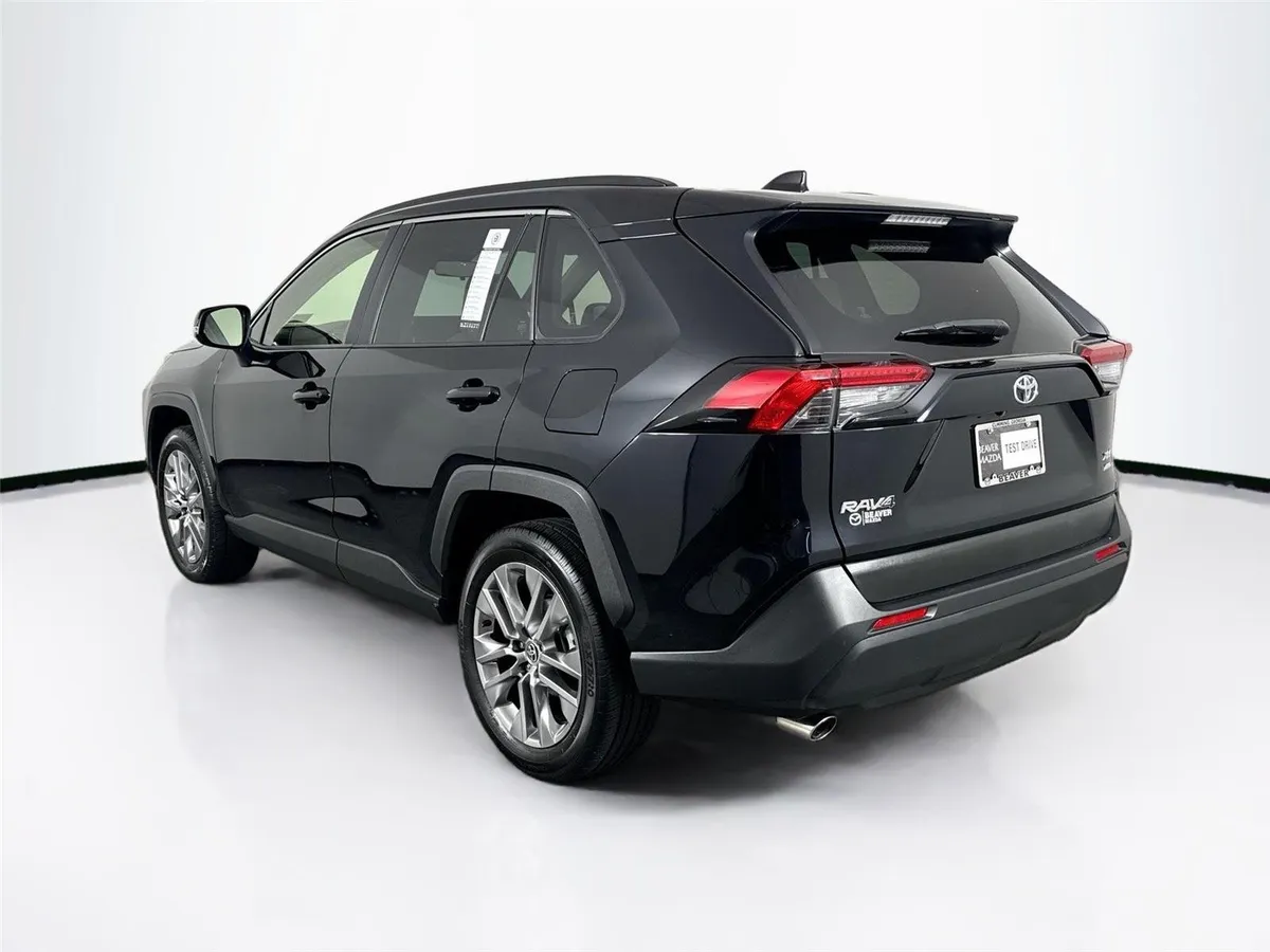 2025 Toyota RAV4 XLE Premium thumbnail 12