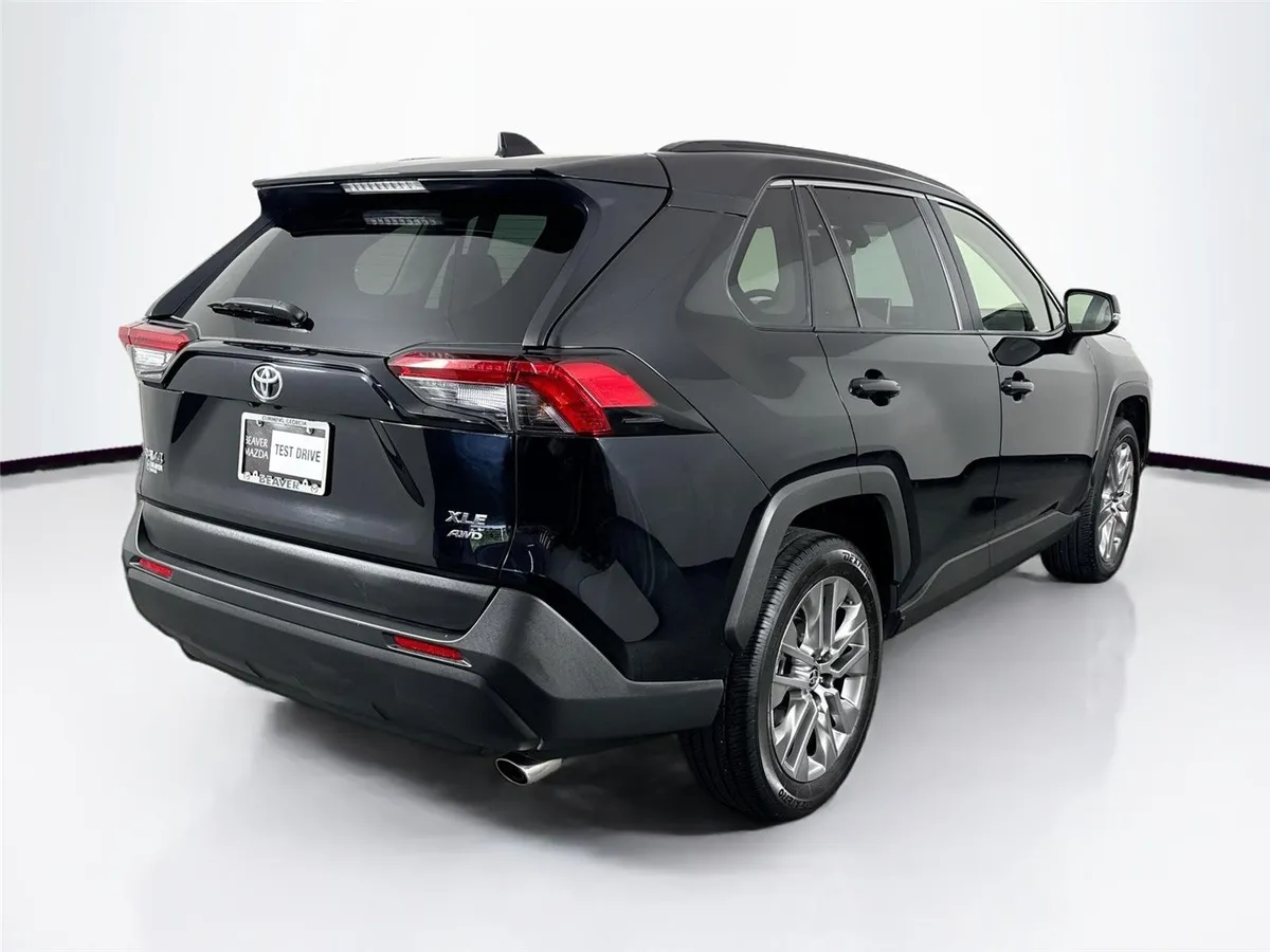 2025 Toyota RAV4 XLE Premium thumbnail 2