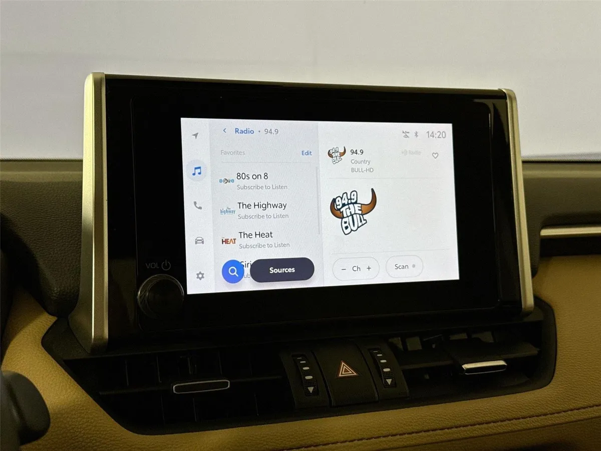 2025 Toyota RAV4 XLE Premium thumbnail 22