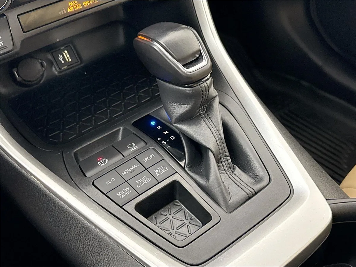 2025 Toyota RAV4 XLE Premium thumbnail 25