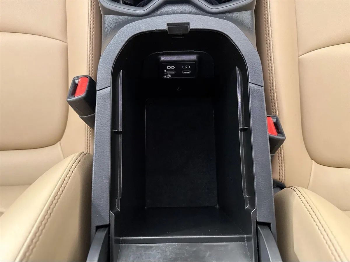 2025 Toyota RAV4 XLE Premium thumbnail 33