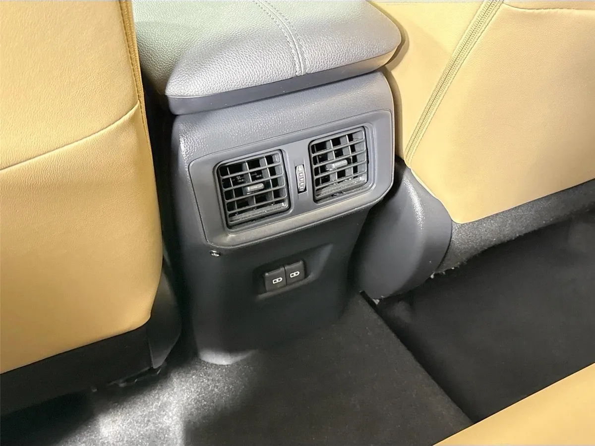2025 Toyota RAV4 XLE Premium thumbnail 34
