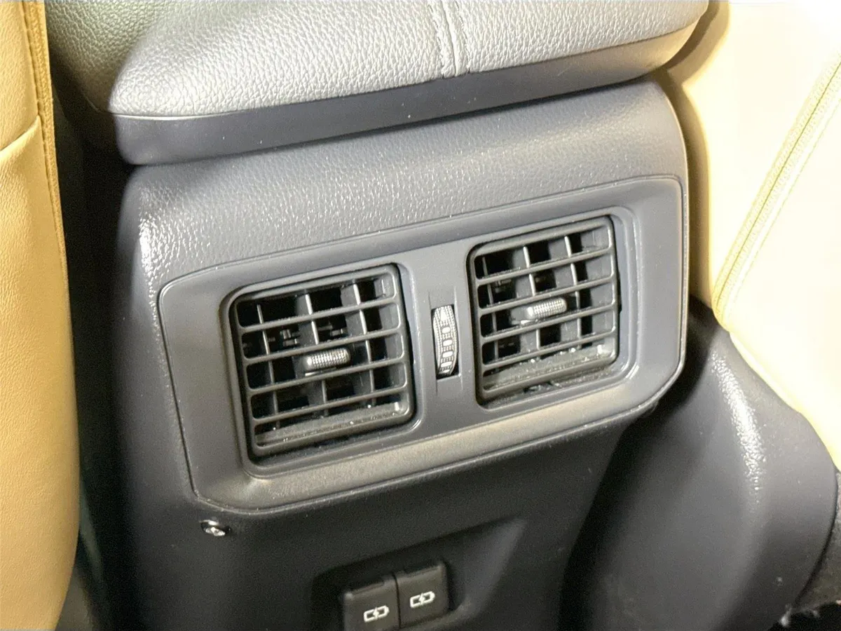 2025 Toyota RAV4 XLE Premium thumbnail 35