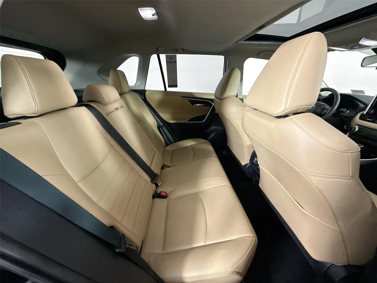 2025 Toyota RAV4 XLE Premium thumbnail 40