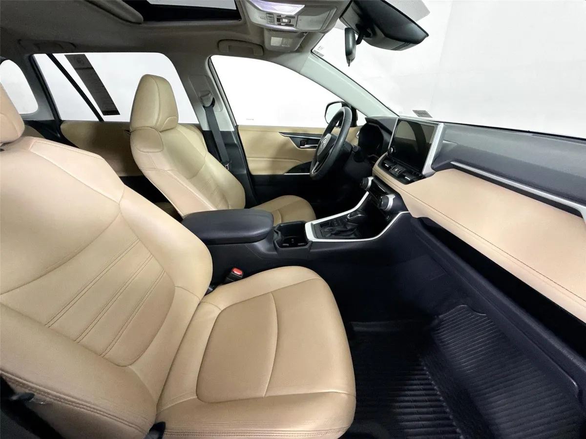 2025 Toyota RAV4 XLE Premium thumbnail 41