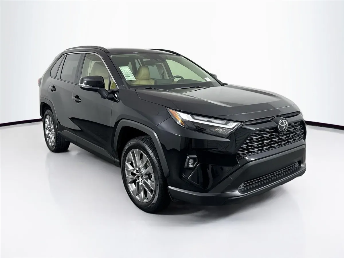 2025 Toyota RAV4 XLE Premium thumbnail 9
