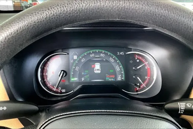 2025 Toyota RAV4 XLE thumbnail 12