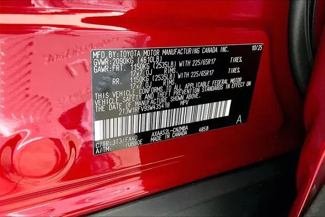 2025 Toyota RAV4 XLE thumbnail 16