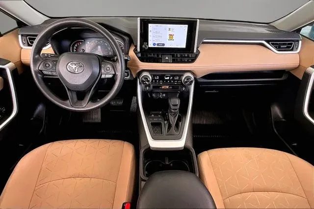 2025 Toyota RAV4 XLE thumbnail 7