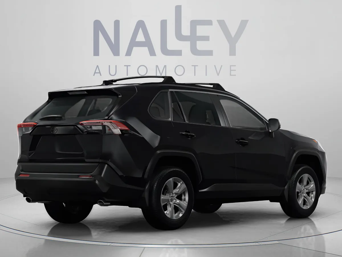 2025 Toyota RAV4 XLE thumbnail 3