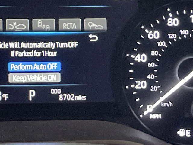 2025 Toyota SIENNA LE thumbnail 16