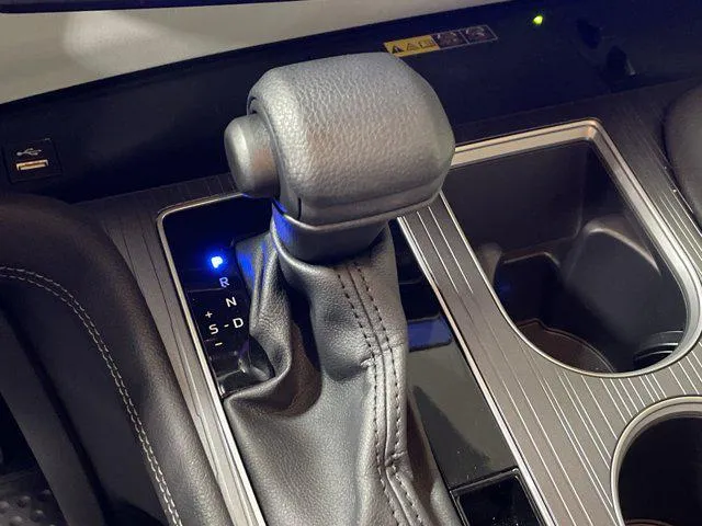 2025 Toyota SIENNA LE thumbnail 24