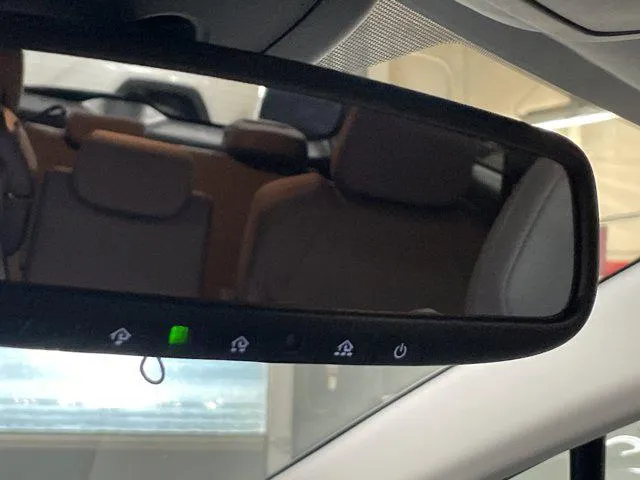 2025 Toyota SIENNA LE thumbnail 25