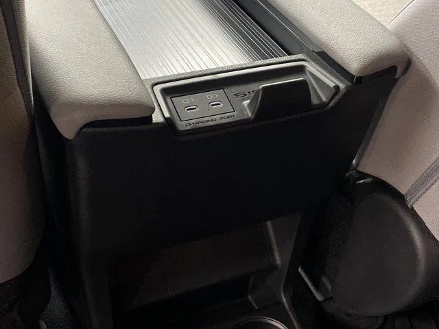 2025 Toyota SIENNA LE thumbnail 27