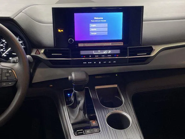 2025 Toyota SIENNA LE thumbnail 30