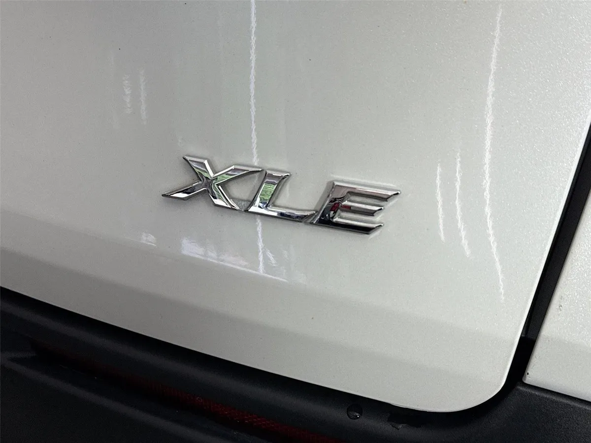 2025 Toyota Sienna XLE 8-Passenger thumbnail 15