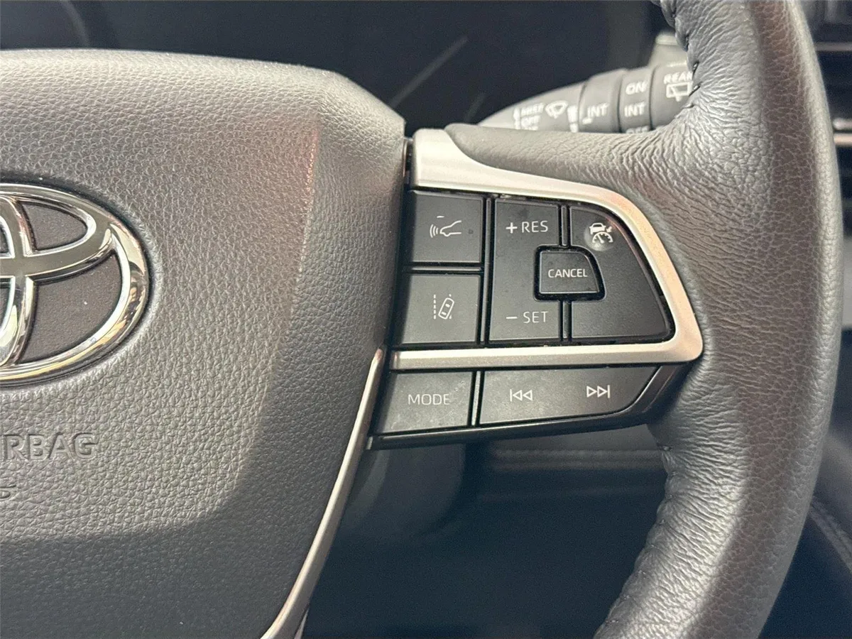 2025 Toyota Sienna XLE 8-Passenger thumbnail 20