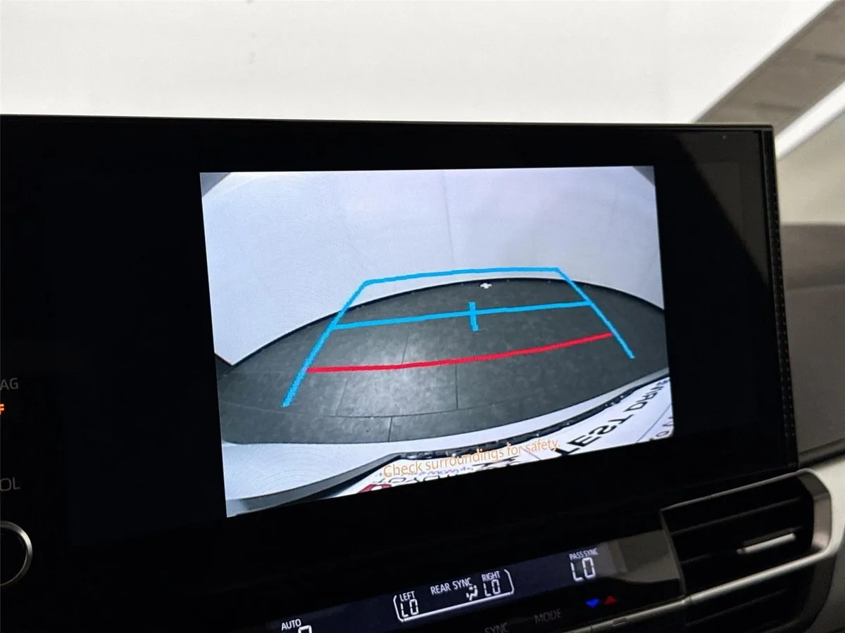 2025 Toyota Sienna XLE 8-Passenger thumbnail 26