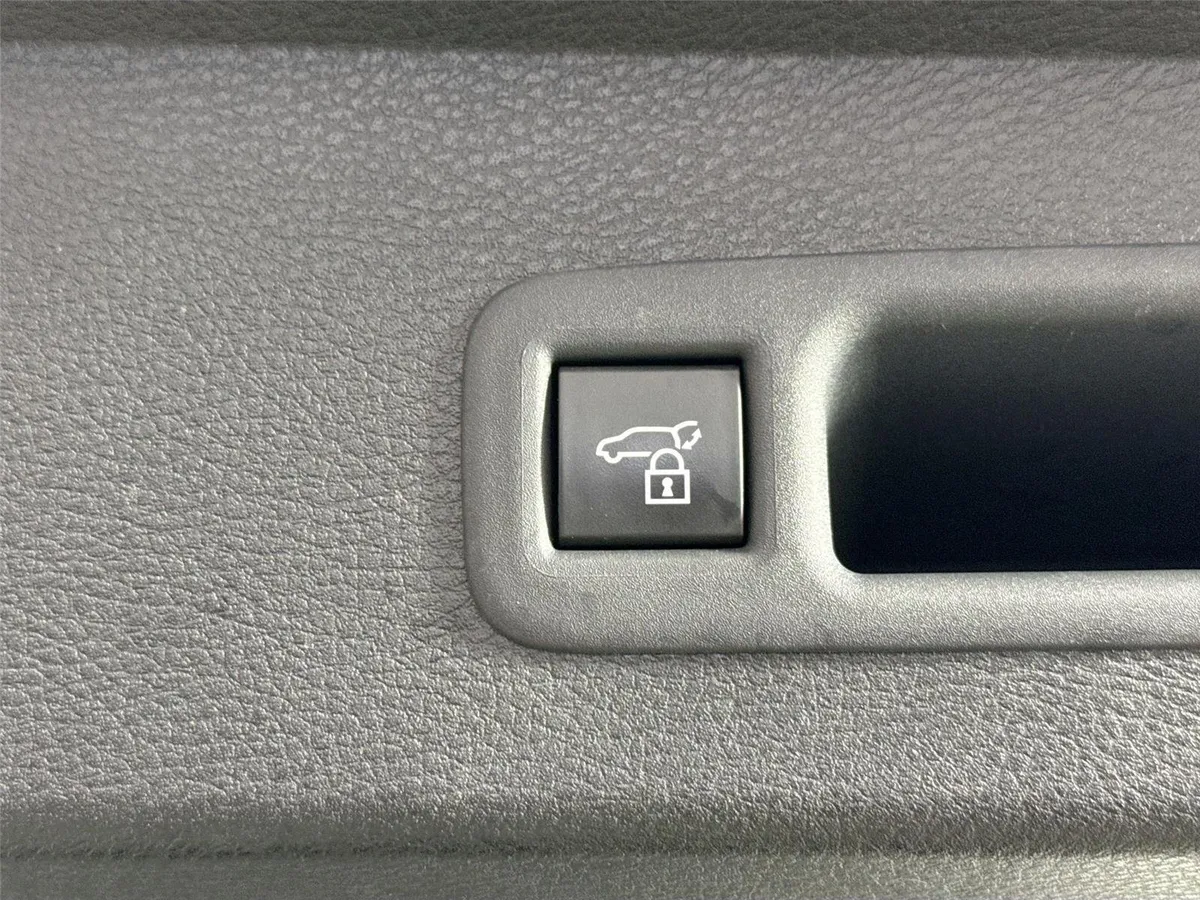 2025 Toyota Sienna XLE 8-Passenger thumbnail 39