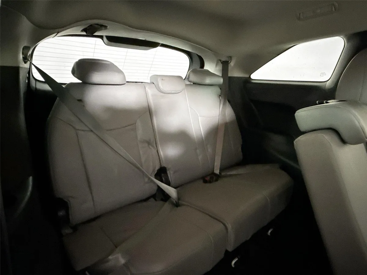 2025 Toyota Sienna XLE 8-Passenger thumbnail 40