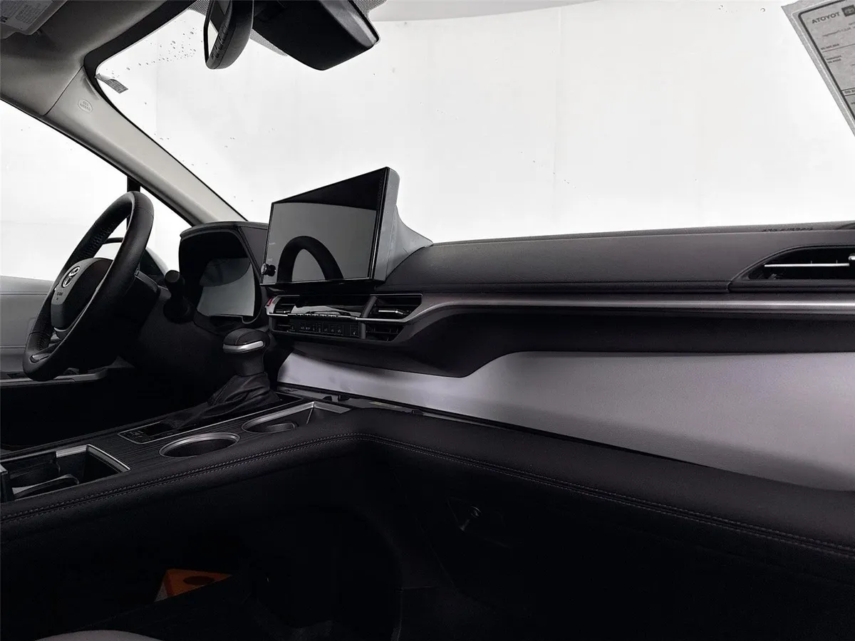 2025 Toyota Sienna XLE 8-Passenger thumbnail 43