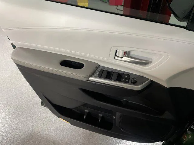 2025 Toyota SIENNA XLE thumbnail 14