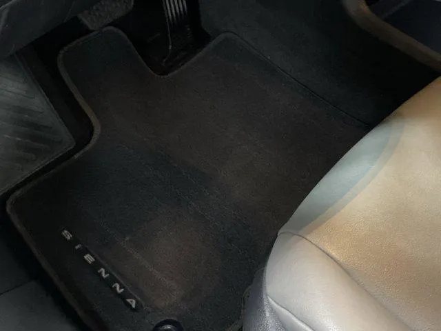 2025 Toyota SIENNA XLE thumbnail 17