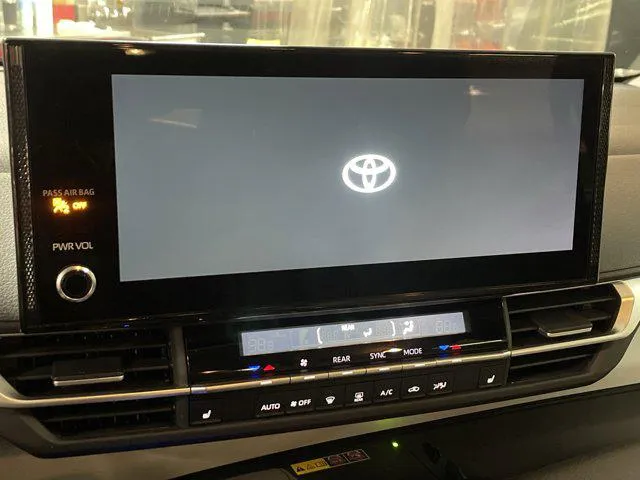 2025 Toyota SIENNA XLE thumbnail 23