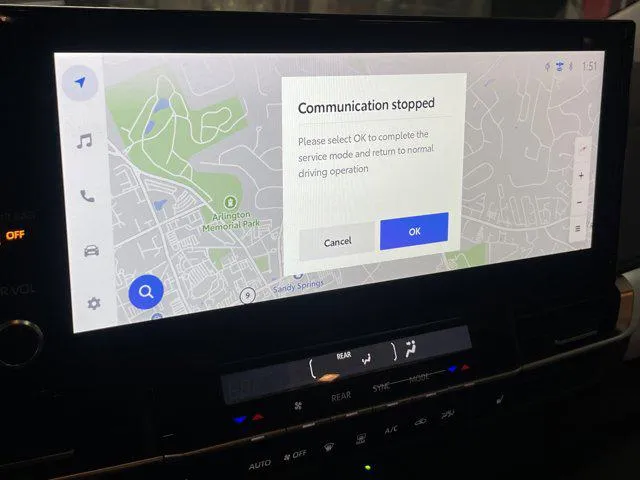 2025 Toyota SIENNA XLE thumbnail 24