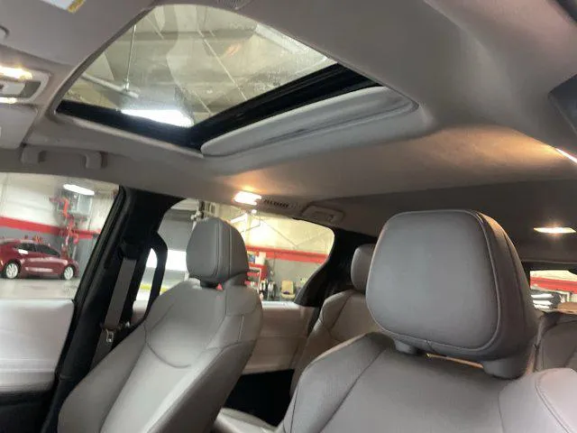 2025 Toyota SIENNA XLE thumbnail 28