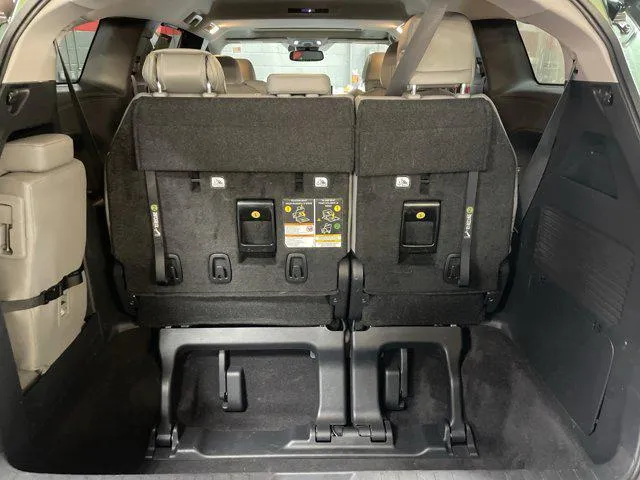 2025 Toyota SIENNA XLE thumbnail 34