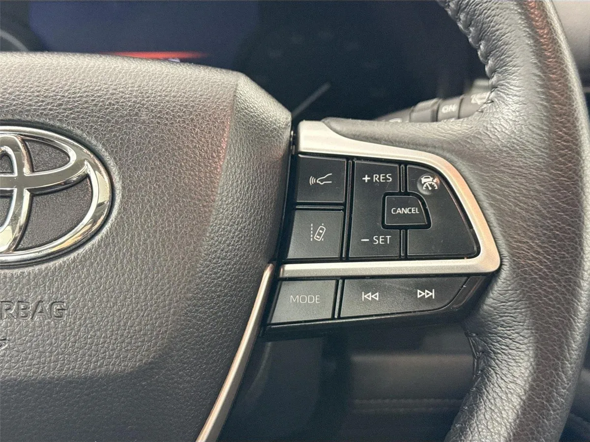 2025 Toyota Sienna XLE thumbnail 20