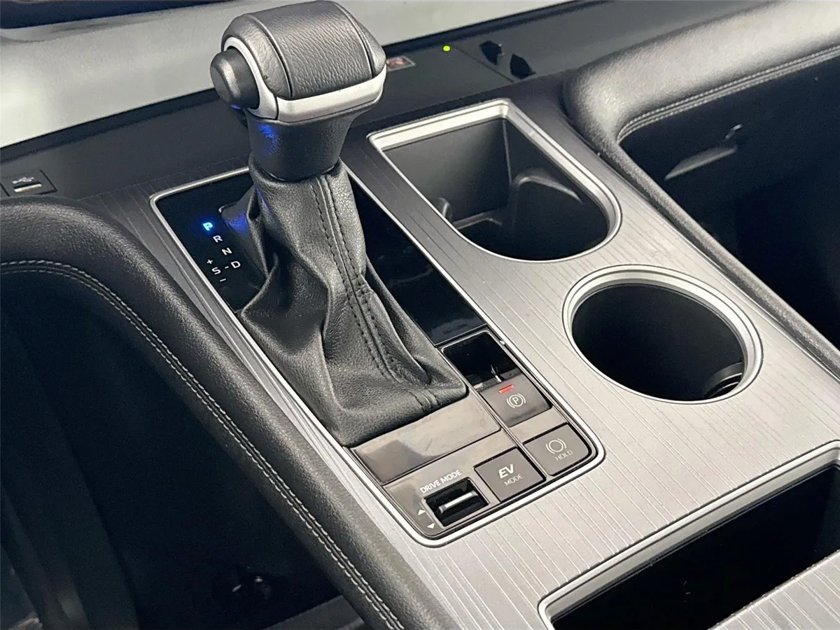 2025 Toyota Sienna XLE thumbnail 28