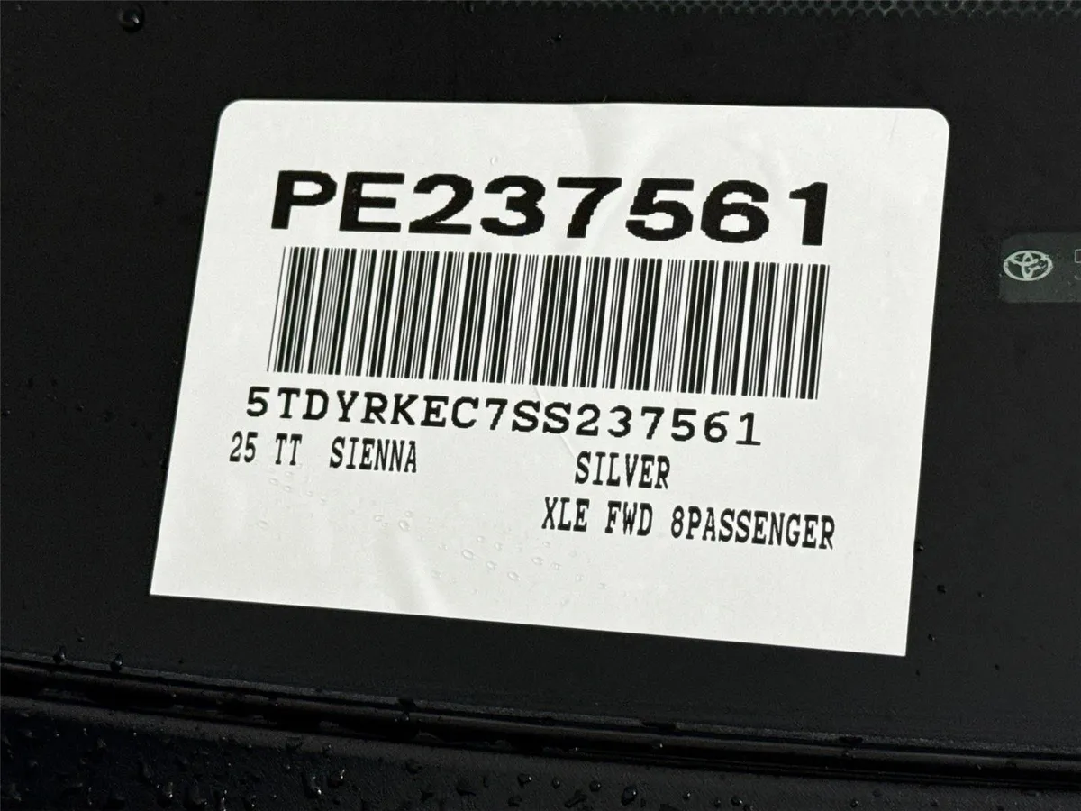 2025 Toyota Sienna XLE thumbnail 46