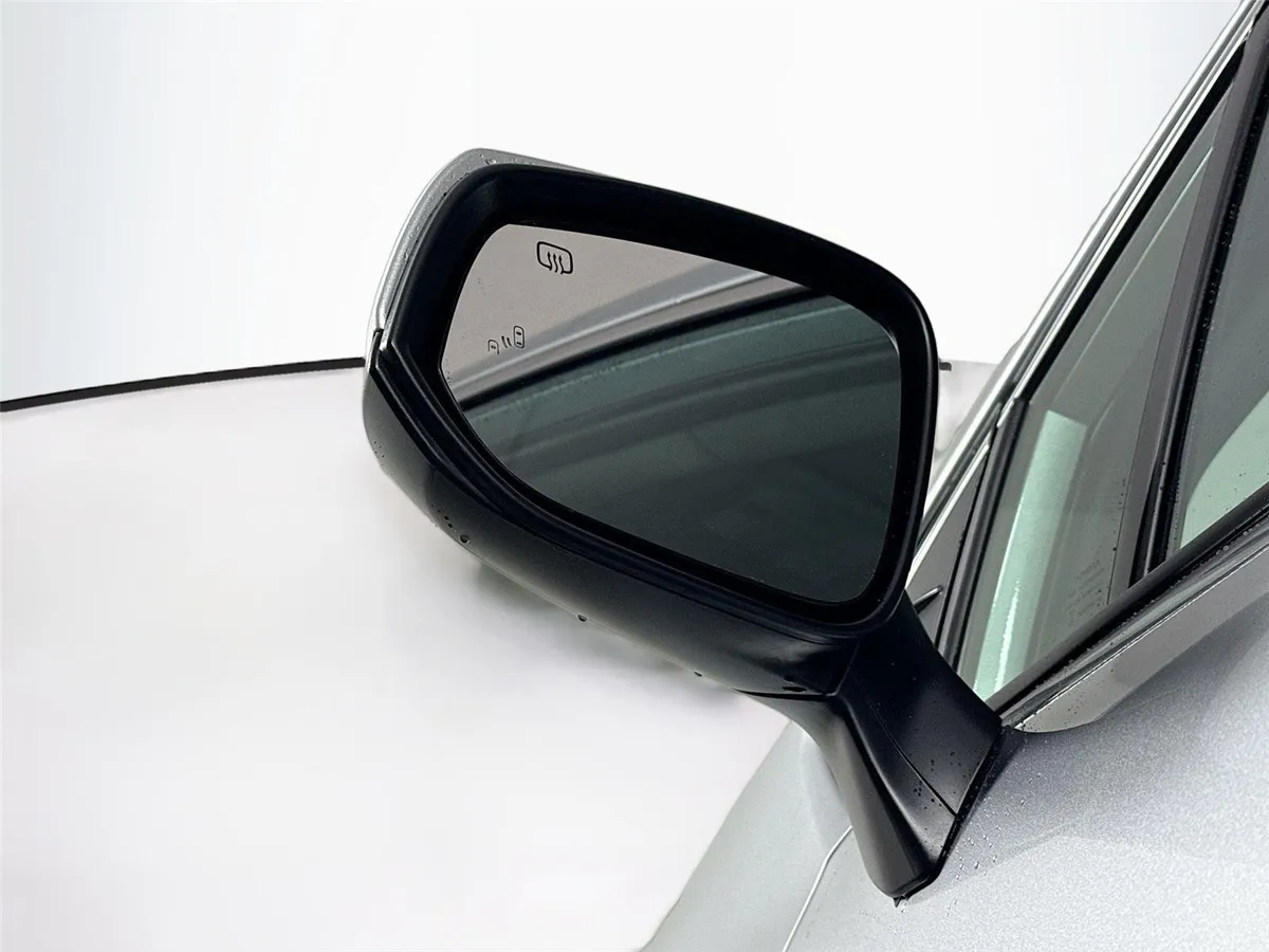 2025 Toyota Sienna XLE thumbnail 5