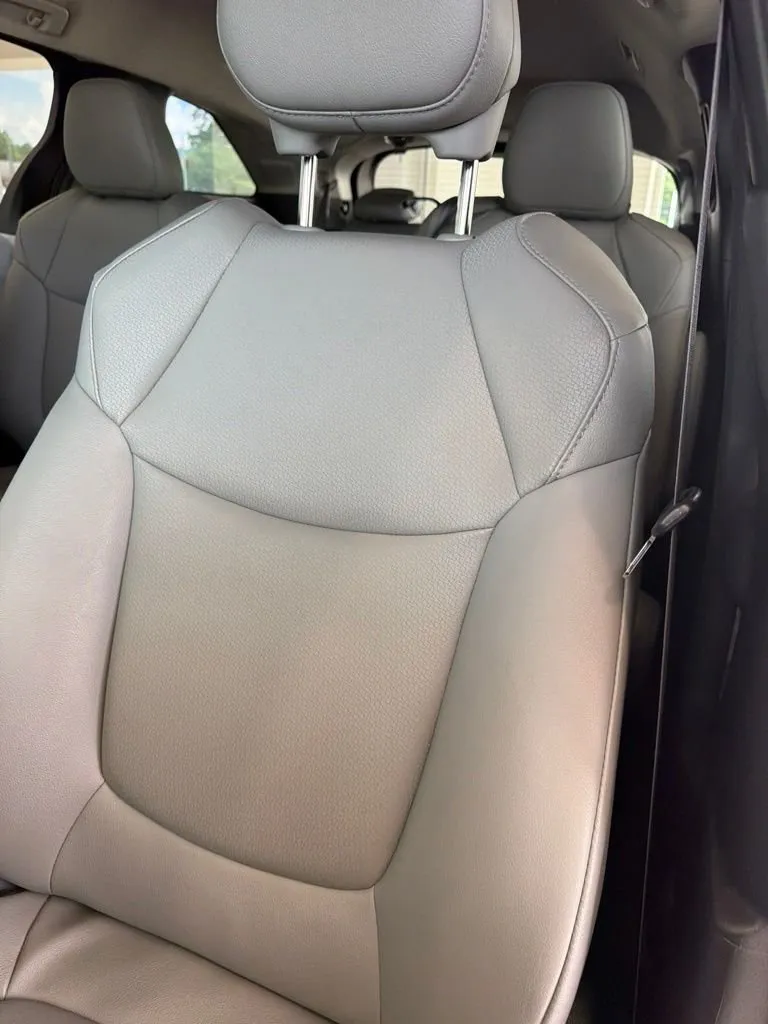 2025 Toyota Sienna XLE thumbnail 5